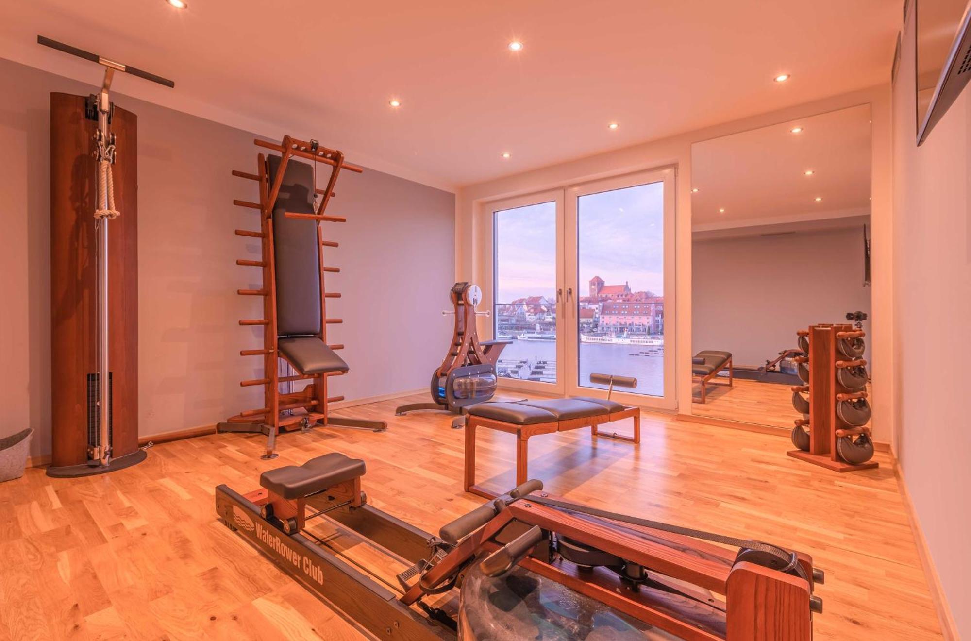 Mueritz Utkiek - Apartment Mit Seeblick & Balkon In Der Hafenresidenz Waren  Luaran gambar