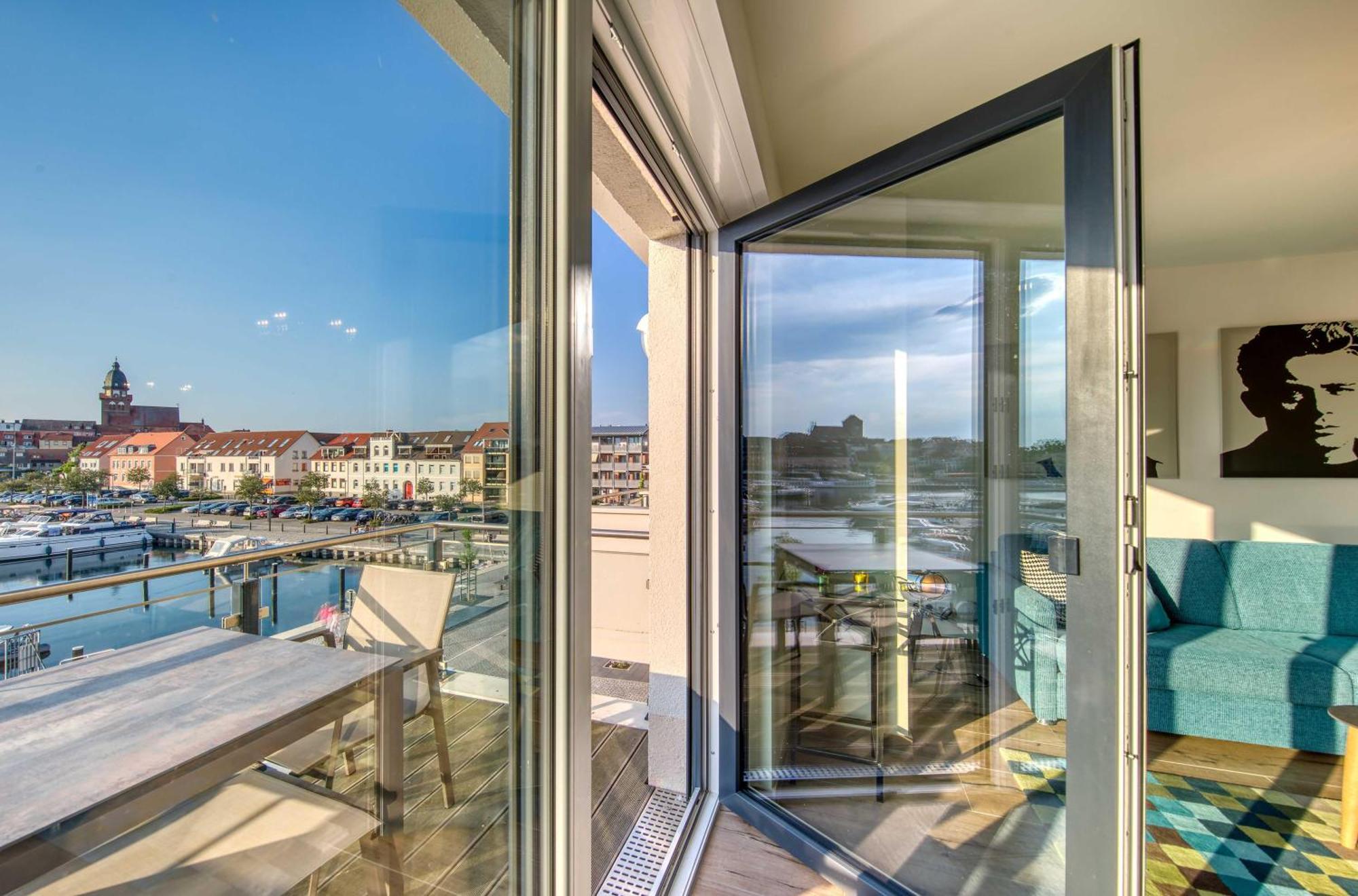 Mueritz Utkiek - Apartment Mit Seeblick & Balkon In Der Hafenresidenz Waren  Luaran gambar